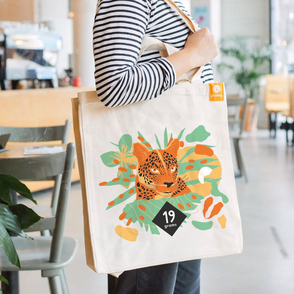 19grams Roast for the Roar Projektkaffee Jutetasche Mockup – Merchandise von 19grams Coffee Roasters Berlin