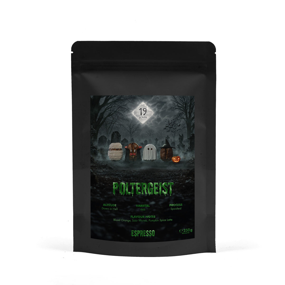 19grams Poltergeist Espresso 250g Kaffeebeutel Produktmockup – schwarzer Beutel mit Halloween-Friedhofsmotiv und Flavour Notes Blood Orange, Sour Worms, Pumpkin Spice Latte